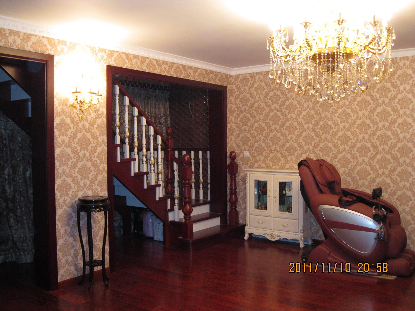 Лестница 钢木旋转楼梯，实木踏板室内阁楼钢梯 扶手护栏免费测量设计定制 BBK stairs