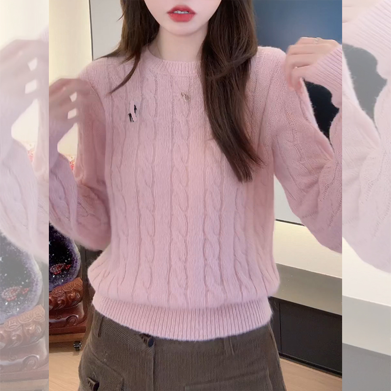 Pink Twist-Embroidered Long-Sleeved Knitwear for Women, Autumn and Winter 2025 New Korean Style Sweater, Fashionable Age-Reducing Top