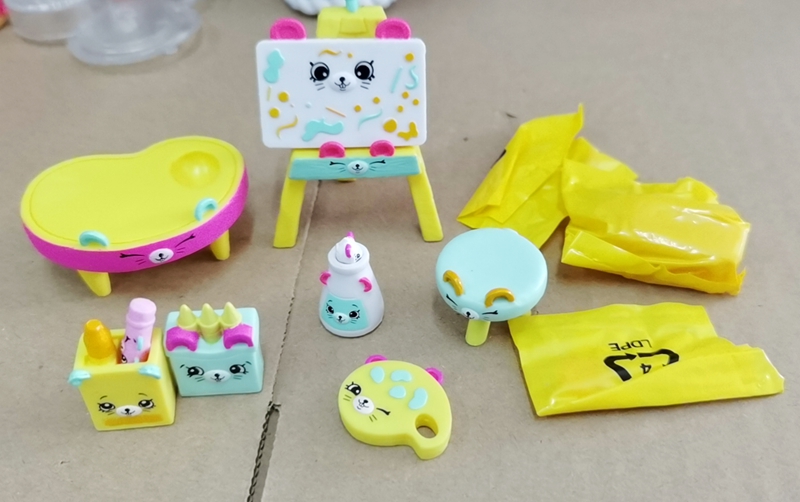 22#Clearance lovely spirit doll Pets furniture scene Ornaments Play the family Toys buy Five give One
