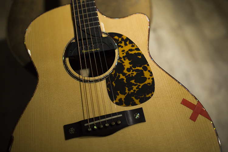 Dalian Log - Dalian High - end BAO WEN Guitar Folk Board spot