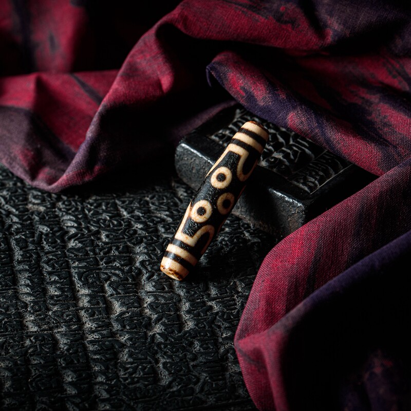 Natural Old material to pure milk yellow Seven-eyed celestial beads Necklace Bulky Pendant Lock Bone Chain Accessories for Men and Women's Old Days Everest