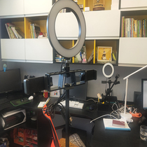 True love anchor mobile phone live broadcast bracket landing model with fill light beauty face thin face HD live floor bracket