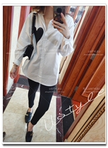 kim walk show with a loving and fine stone-line shaped long lining shirt