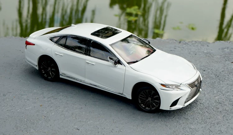 Nguyên bản 1:18 Lexus mô hình xe LS500 mô hình xe LEXUS LS500h mô hình xe hơi vàng trắng - Chế độ tĩnh