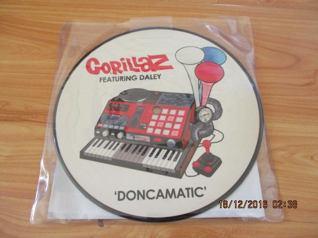 Brand new GORILLAZ LP Fast beating cyclone LP 7 inch small black glue