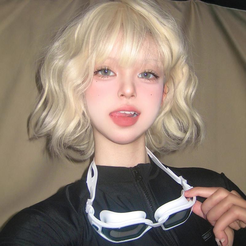 Short, Fluffy, Platinum Blonde Wig for Women, Full Head Cover, Internet Celebrity Style, Unique, Elegant, Lazy Style, Age-Reducing Curls