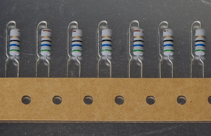 RY17 2W metal oxide film resistor 2 W 3 R 5 6 r 1 2 0 R 2 2 7 4 0 0 Ω 1 2 k 47K 150k