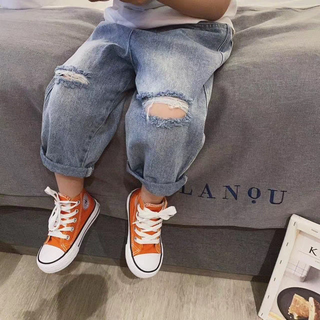 Children's ripped jeans 2021 spring and summer new boys and girls Korean version of casual denim trousers baby beggar pants trend