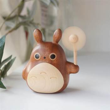 Yiming xianyuan sandalwood chicken cat ornaments