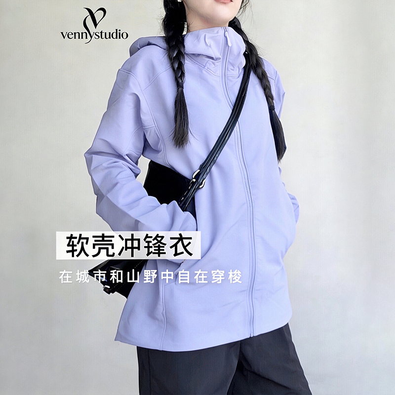 Outdoor Lightweight Softshell Jacket 2026 Spring New Style Slim Fit Simple Hooded Zipper Jacket with Drawstring Windproof