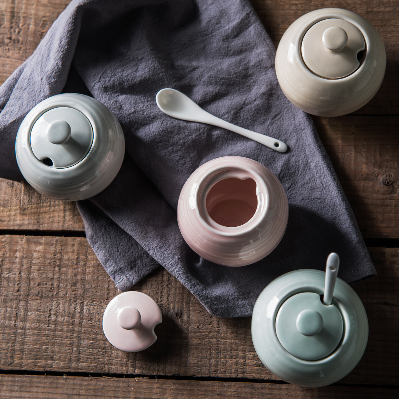 Jian Lin, a Japanese creative kitchen supplies sugar jar with cover with ceramic spoon, seasoning box of seasoning as cans andaman
