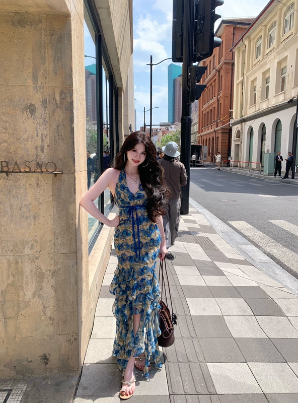 Flower【5.3 Evening 8】Hong Kong Style Vintage Ancient Beauty Halter Neck Dress for Women, New Spring/Summer Collection Flower【5.3 Evening 8】Hong Kong Style Vintage Ancient Beauty Halter Neck Dress for Women, New Spring/Summer Collection