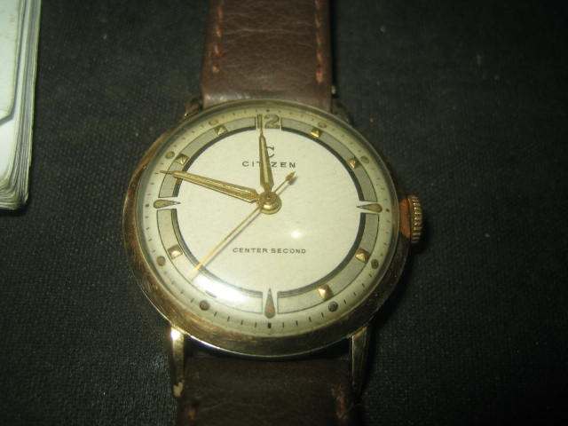 World War II == 14K golden ring antiques watch