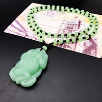 Светло-зеленая круглая цепочка из бисера - золотая жаба