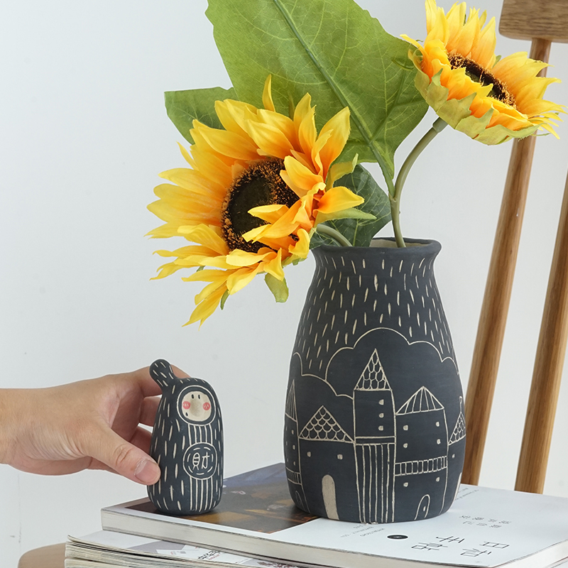 Home Decoration Cute Japanese Handmade Original Design Individual Illustration Small Accompanying Hand Ceremony Move Wedding Ceramic Vase