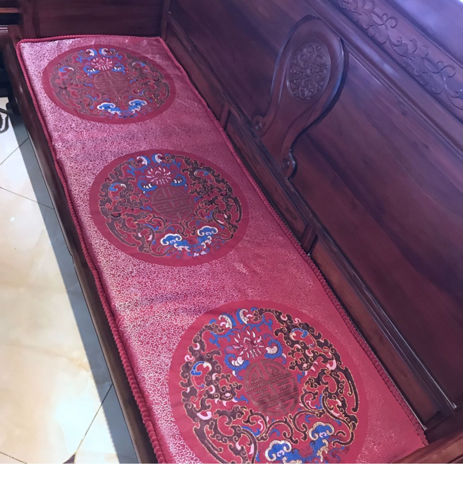 Trung Quốc sofa gỗ hồng đệm nhà phòng khách vải sang trọng đệm châu Âu đệm văn phòng bốn mùa thảm chống trượt - Ghế đệm / đệm Sofa thảm trải ghế