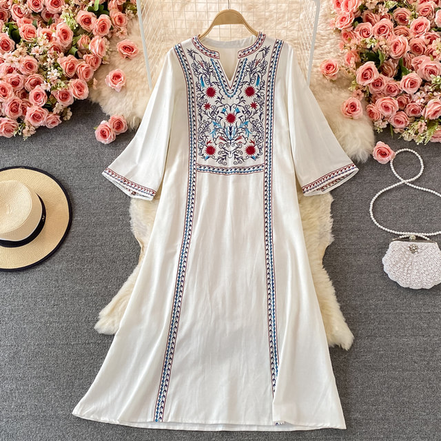 Autumn seaside travel and vacation beach skirt waist slimming big swing long skirt ethnic style embroidery V-neck dress long-sleeved