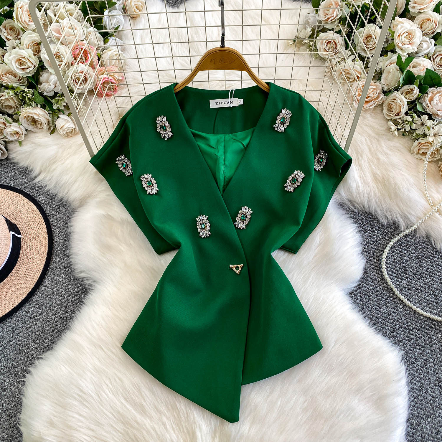 Elegant lady heavy industry gemstone studded diamond V-neck short sleeved T-shirt for women in autumn and winter, with a high-end design and unique irregular top