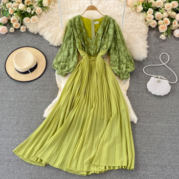 Autumn super fairy design sense of light and familiar style big swing long skirt long sleeve V-neck lace stitching pleated dress