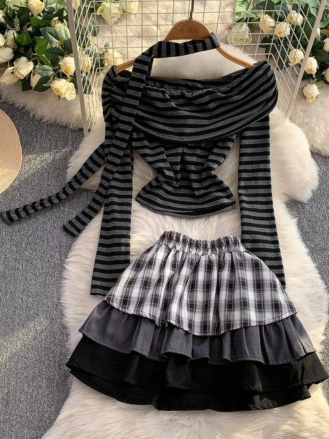 Royal sister style ribbon one-word shoulder strap chest pad T-shirt striped printed top + slimming cake skirt two-piece set