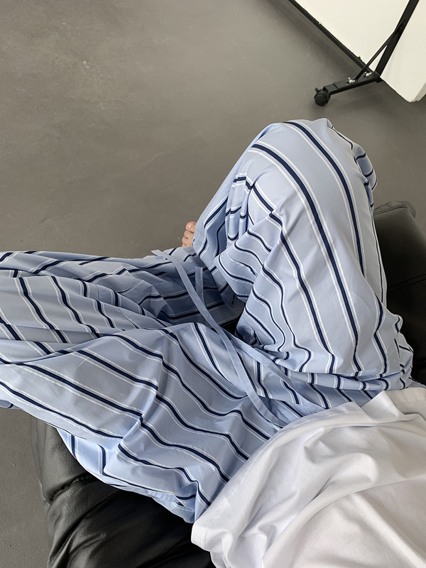 Mion Wakes up on the Island, Wears Pure Cotton Skin-Friendly Striped Pajama Pants That Can Be Worn Outside for Walking the Dog and Watching Shows at Home