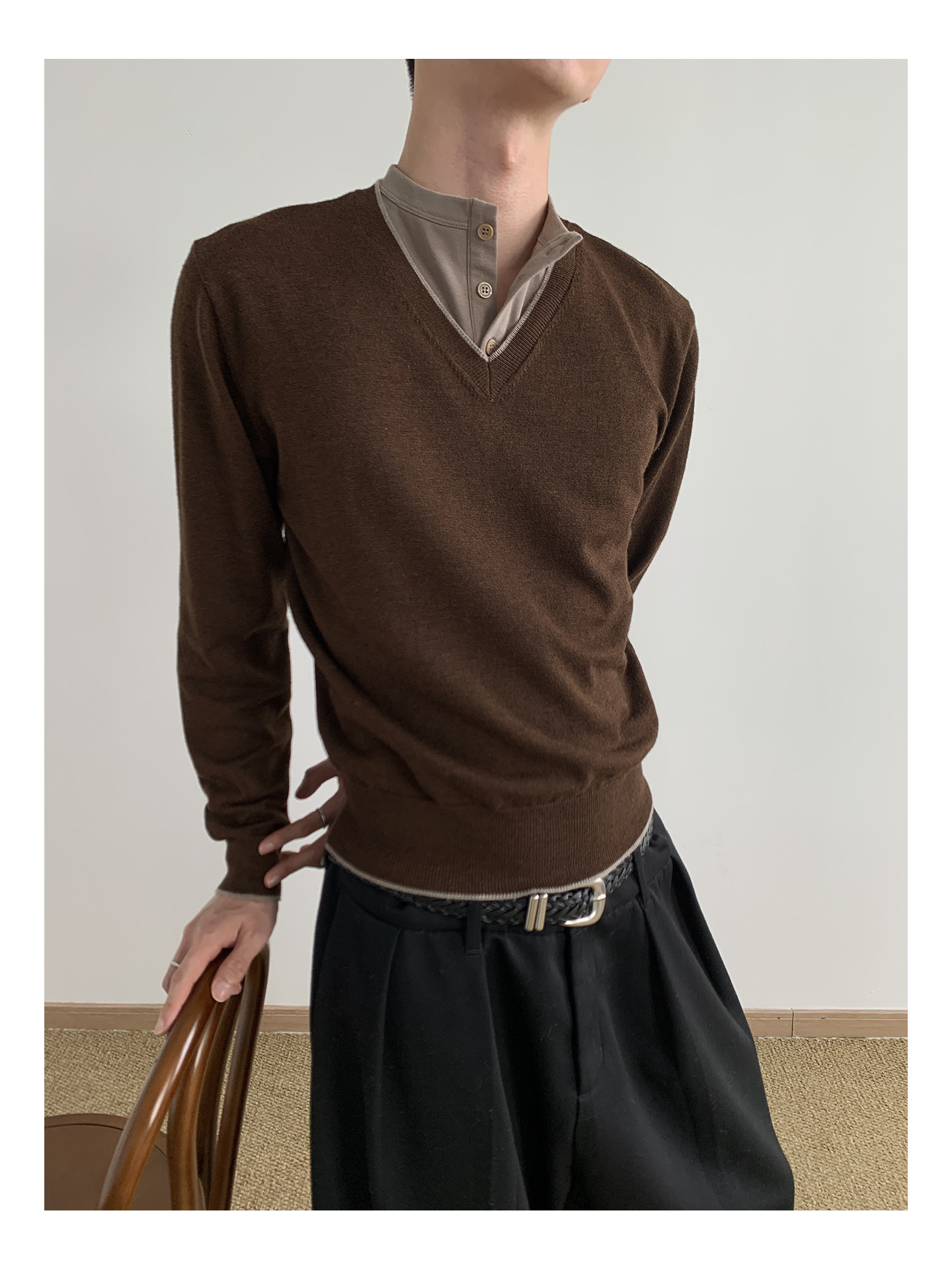MION Faux-Layer V-Neck Cropped Sweater