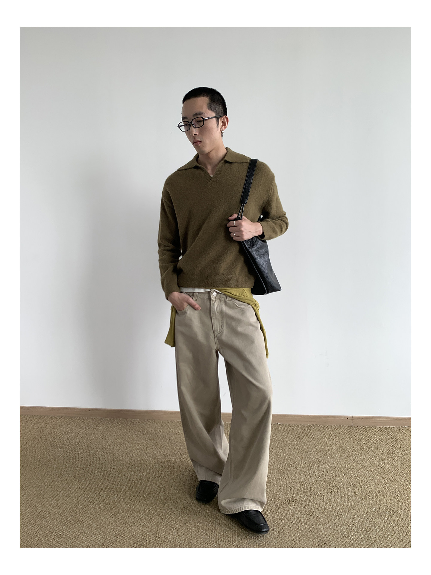 MION V-Neck Cropped Knit Sweater