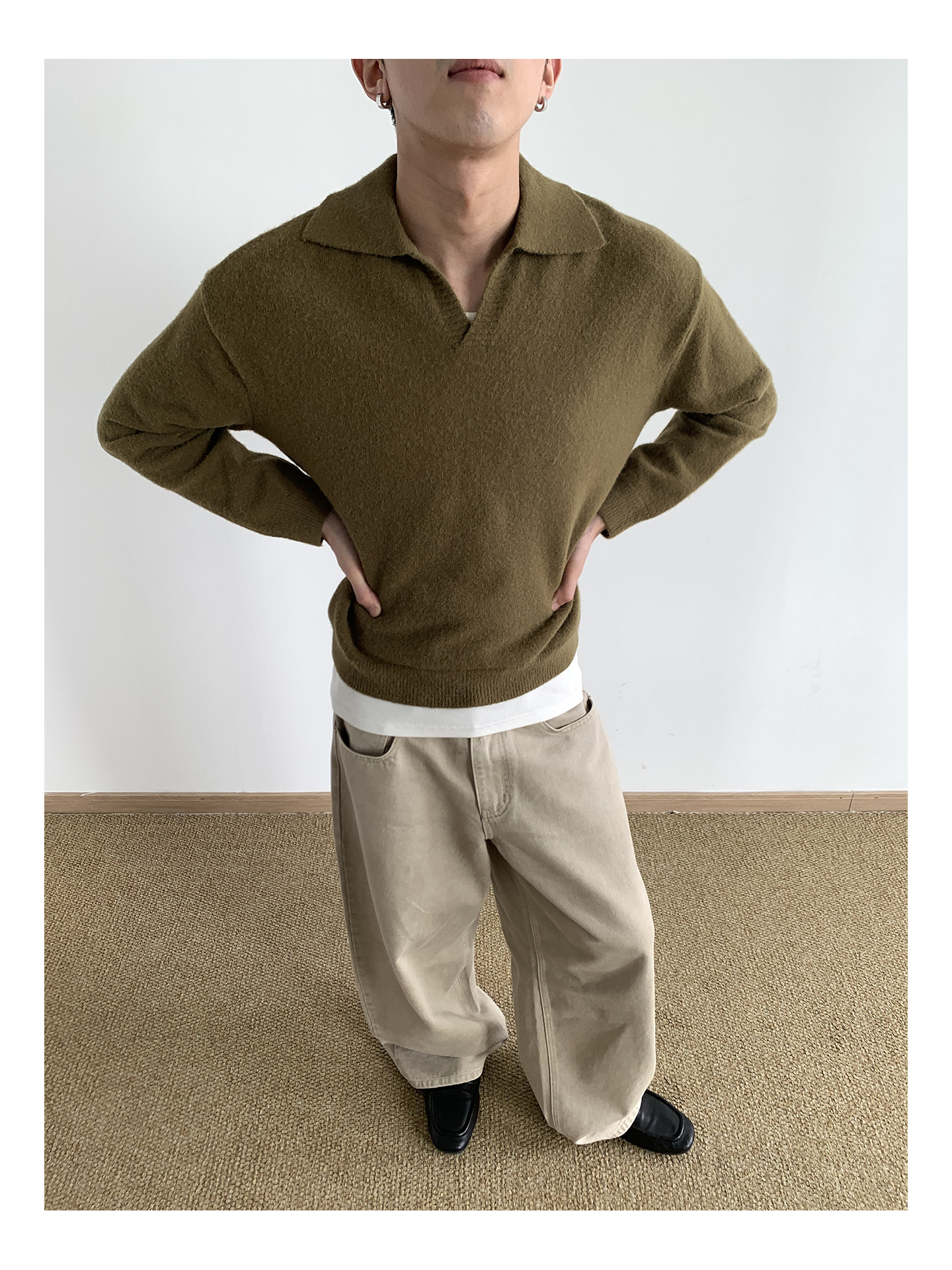 MION V-Neck Cropped Knit Sweater
