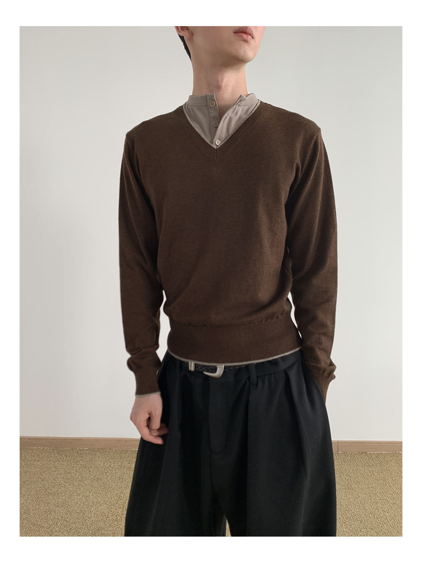 MION Faux-Layer V-Neck Cropped Sweater