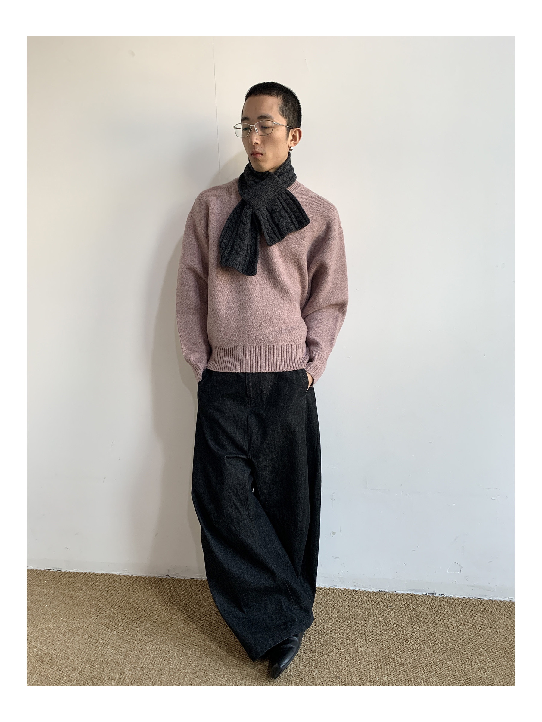 MION Thick Crew Neck Cropped Sweater