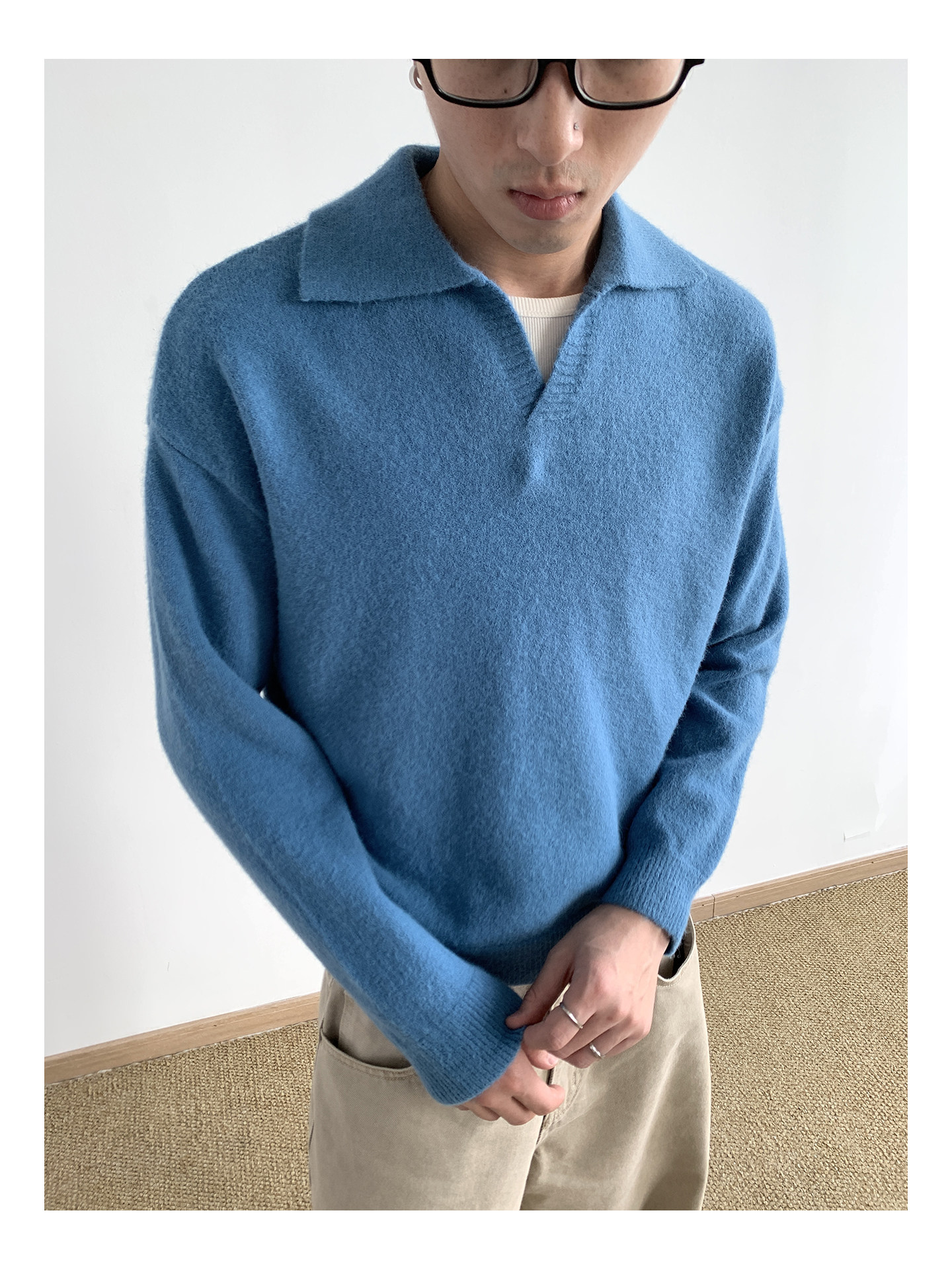 MION V-Neck Cropped Knit Sweater