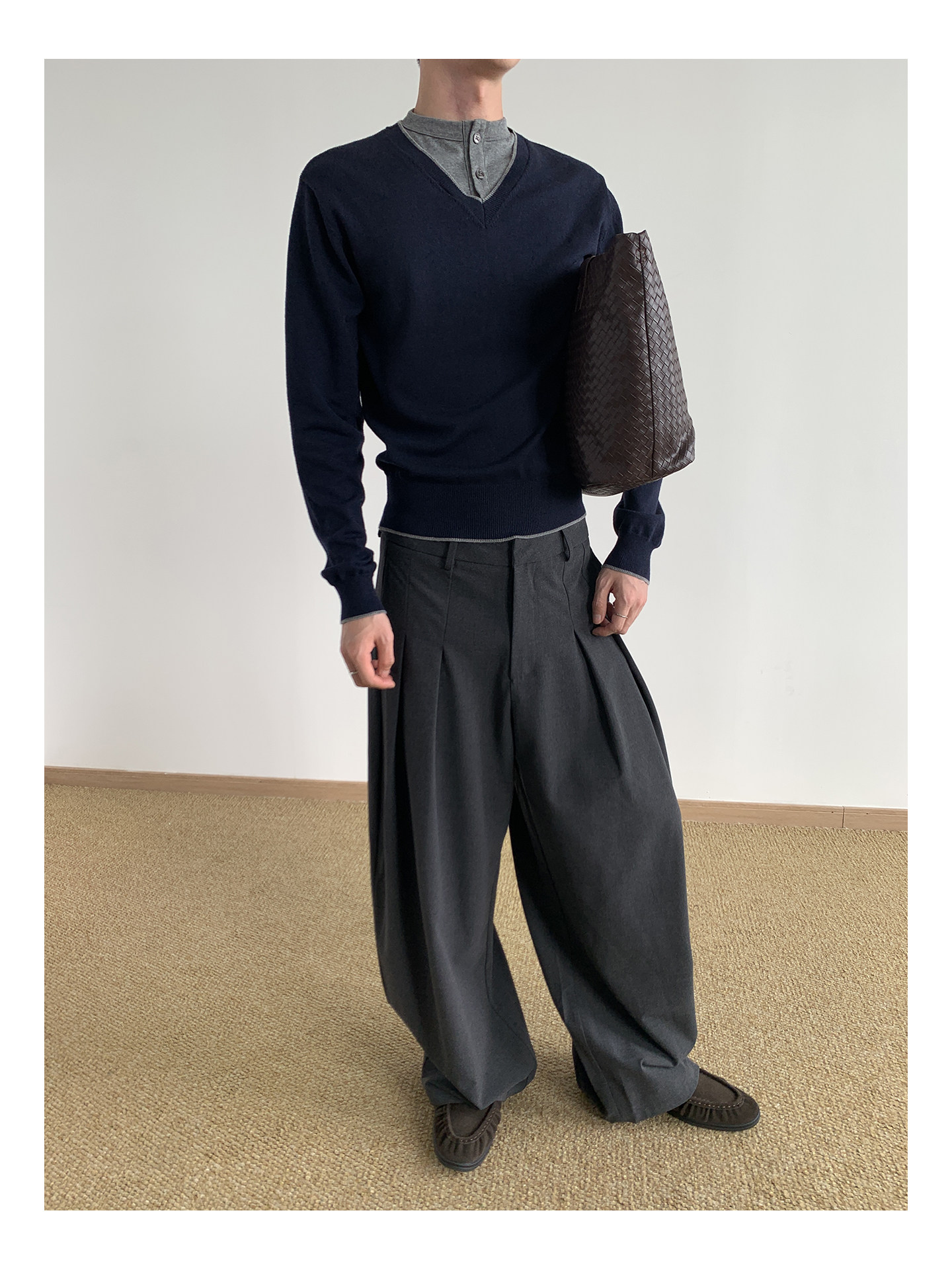 MION Faux-Layer V-Neck Cropped Sweater