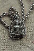 Pendentif Gautama Bouddha presque produit