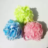 Три домохозяйственных нагрузочных примечания крючкам