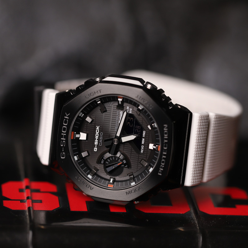 New Casio G-Shock Men's Sports Waterproof Watch Solar-Powered Bluetooth Oak Gbm-2100B-7A