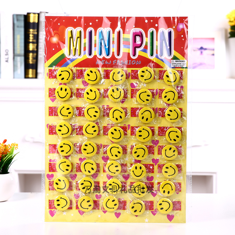 Phù hiệu huy hiệu mặt cười Phù hiệu mặt cười Nụ cười trâm cài chân 9,9 nhân dân tệ 40 đường kính 3cm ghim cài áo vest nữ