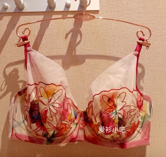 Oudifen 2022 Spring/Summer New Collection Sexy Lace Embroidery Ultra-Thin Cotton-Free Bra for Large Busts Ob2323 Oudifen 2022 Spring/Summer New Collection Sexy Lace Embroidery Ultra-Thin Cotton-Free Bra for Large Busts Ob2323