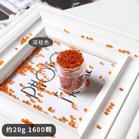 Мешки с темно -оранжевым продуктом не бутылочка