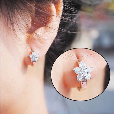 Small and exquisite S925 sterling silver earrings cute female snowflake ear buckle small earring ear needle Korean ear jewelry hypoallergenic allergy