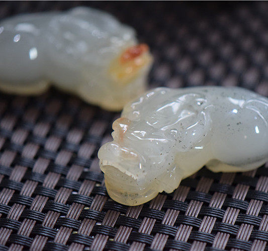 Yang Yujia natural yellow dragon jade high ice full of Jinsha old material Ruyi Zhaozheng Cai Pixiu couple pendant