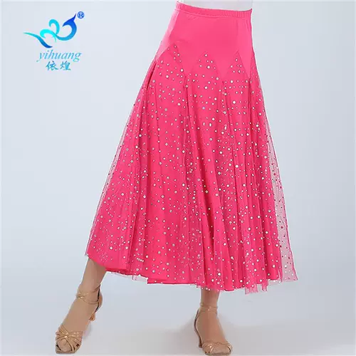 Новая современная танцевальная юбка наполовину танце