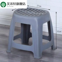 Пустое труба вокруг серого