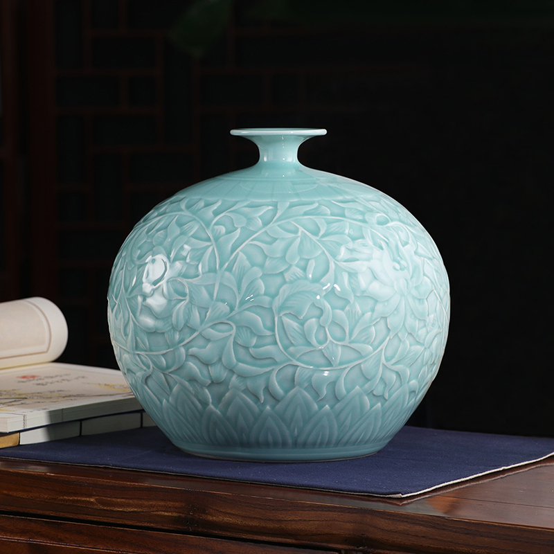 Jingdezhen ceramics green glaze vase manual embossment furnishing articles of modern Chinese style is contracted sitting room flower arranging household act the role ofing is tasted