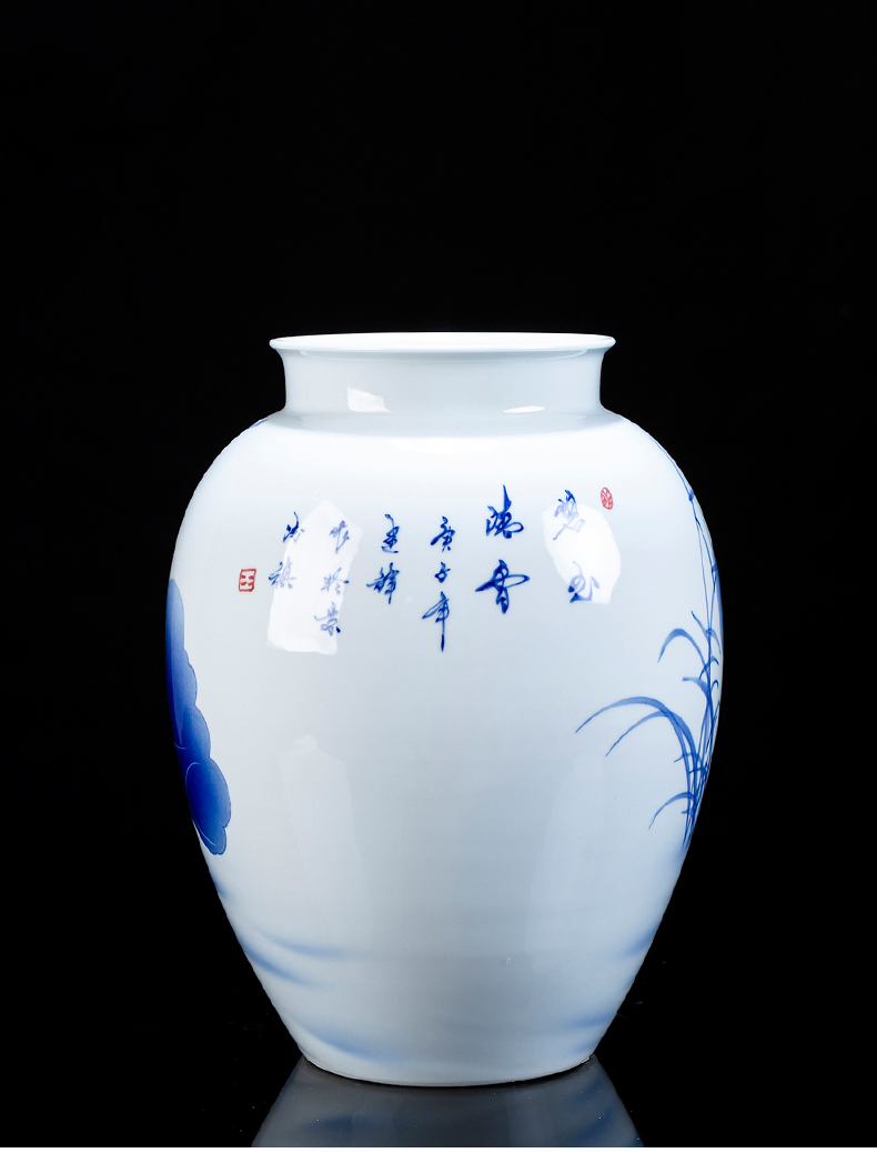 Hand - made white lotus flower vase of blue and white porcelain of jingdezhen ceramics living room TV cabinet decoration of Chinese style household furnishing articles