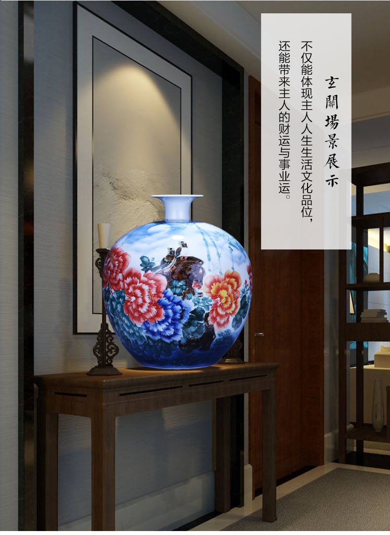 Jingdezhen ceramics hand - made the sitting room of Chinese style household wealth auspicious pomegranates of blue and white porcelain vase TV ark, furnishing articles