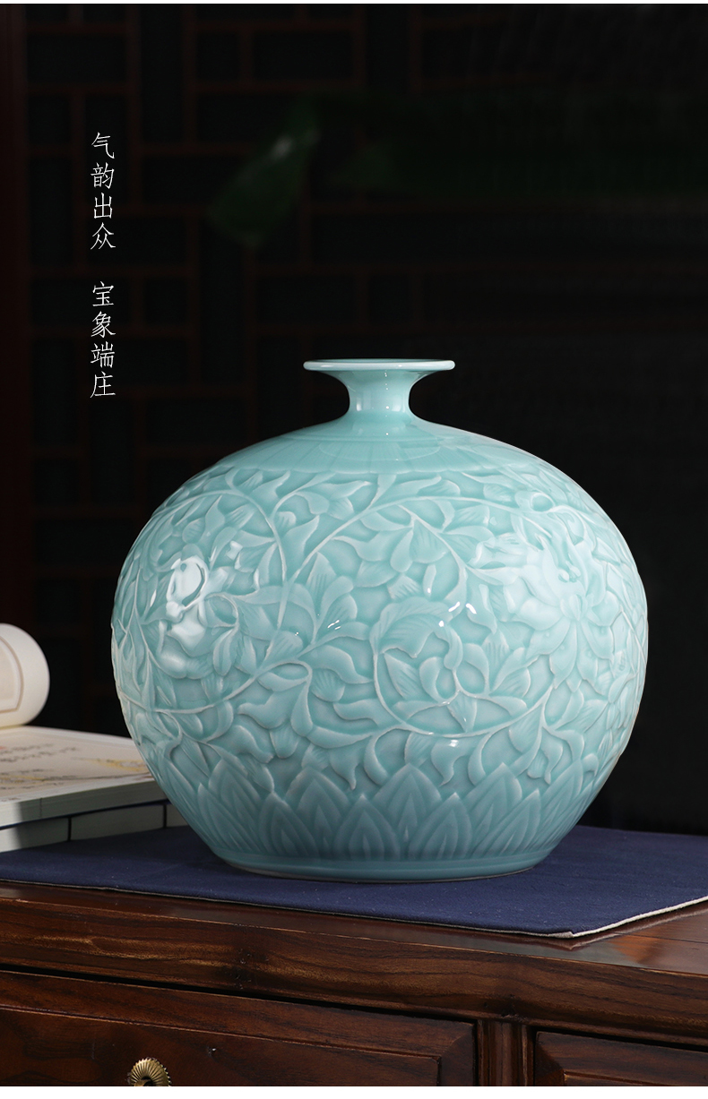 Jingdezhen ceramics green glaze vase manual embossment furnishing articles of modern Chinese style is contracted sitting room flower arranging household act the role ofing is tasted