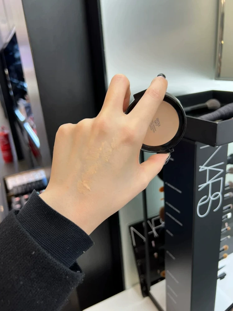 Nars, мягкая пяточка для сухой кожи, изменяемая крем-п Foundation, контроль блеска