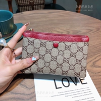 Темно-бордовый цвет позволяет хранить ключи и натуральную кожу.