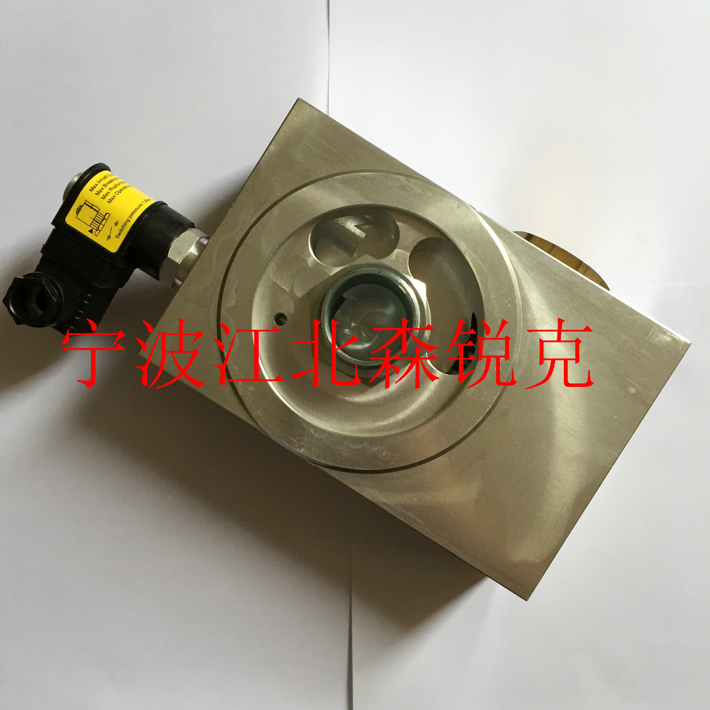 Screw air compressor oil filter differential pressure transmitter