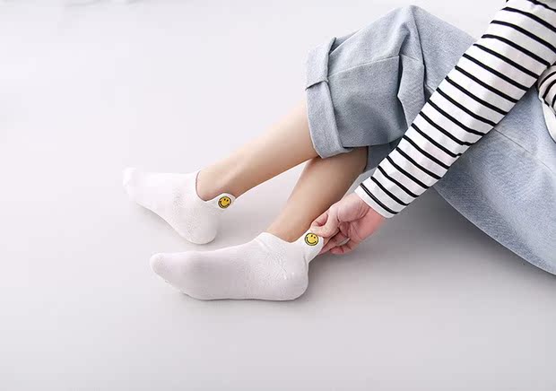 Mùa xuân và mùa hè mới vớ cotton nữ vớ tiếp theo là vụ nổ thêu mặt cười vớ nữ thời trang Nhật Bản thêu vớ ngắn - Bít tất nữ tất nữ cố thấp